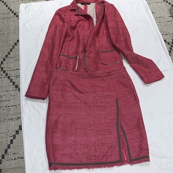 Beautiful Gently Loved Matching Jacket/Skirt Suit by Les Copains - Picture 11 of 16